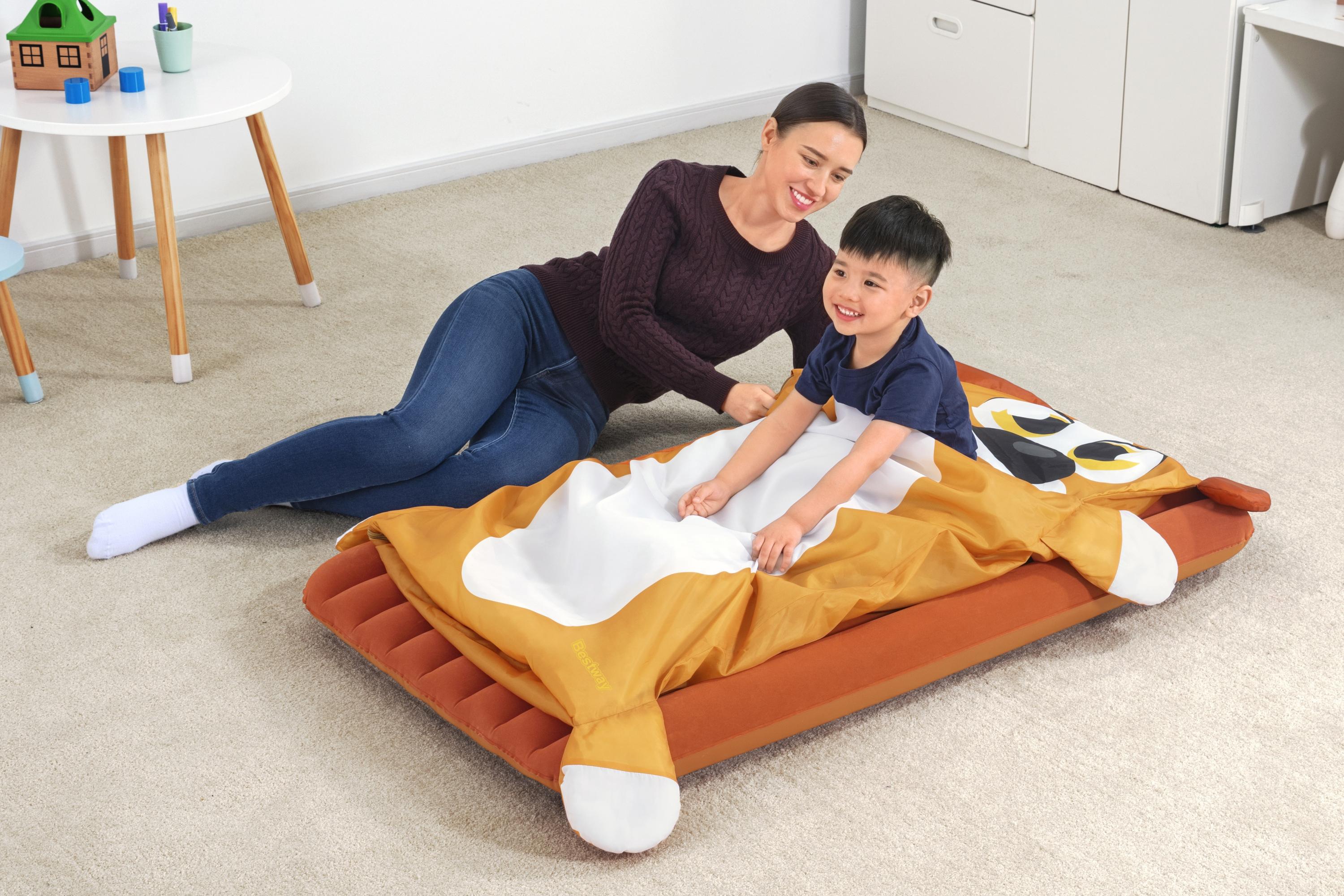 bestway_juguetes-y-juegos_colchon-bolsa-de-dormir-diseno-cachorros-158mx66cm_2