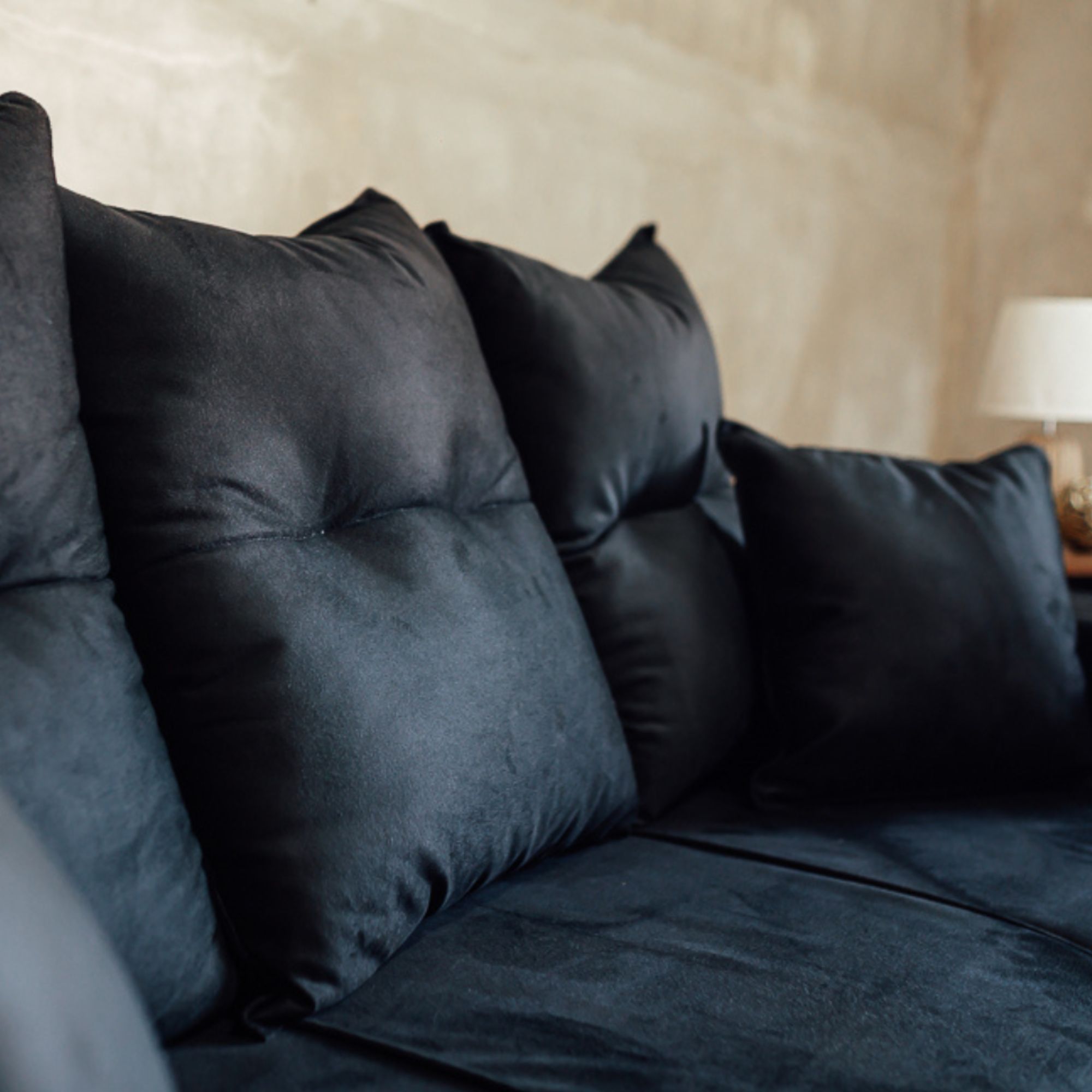 movelmax_muebles_juego-de-living-movelmax-aleli-3-2-lugares-negro-2-almohadas_3