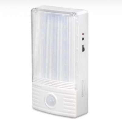 wahson_equipos-de-jardineria_luz-de-emergencia-3-en-1-segurimax-24532-con-sensor_1